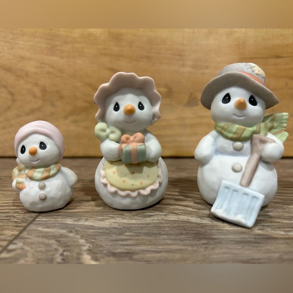 Precious Moments- 730114- We’re a family that sticks together snowmen